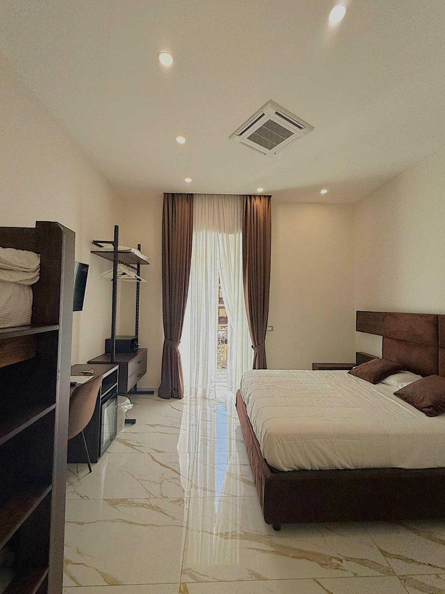 Auroom Naples Luaran gambar
